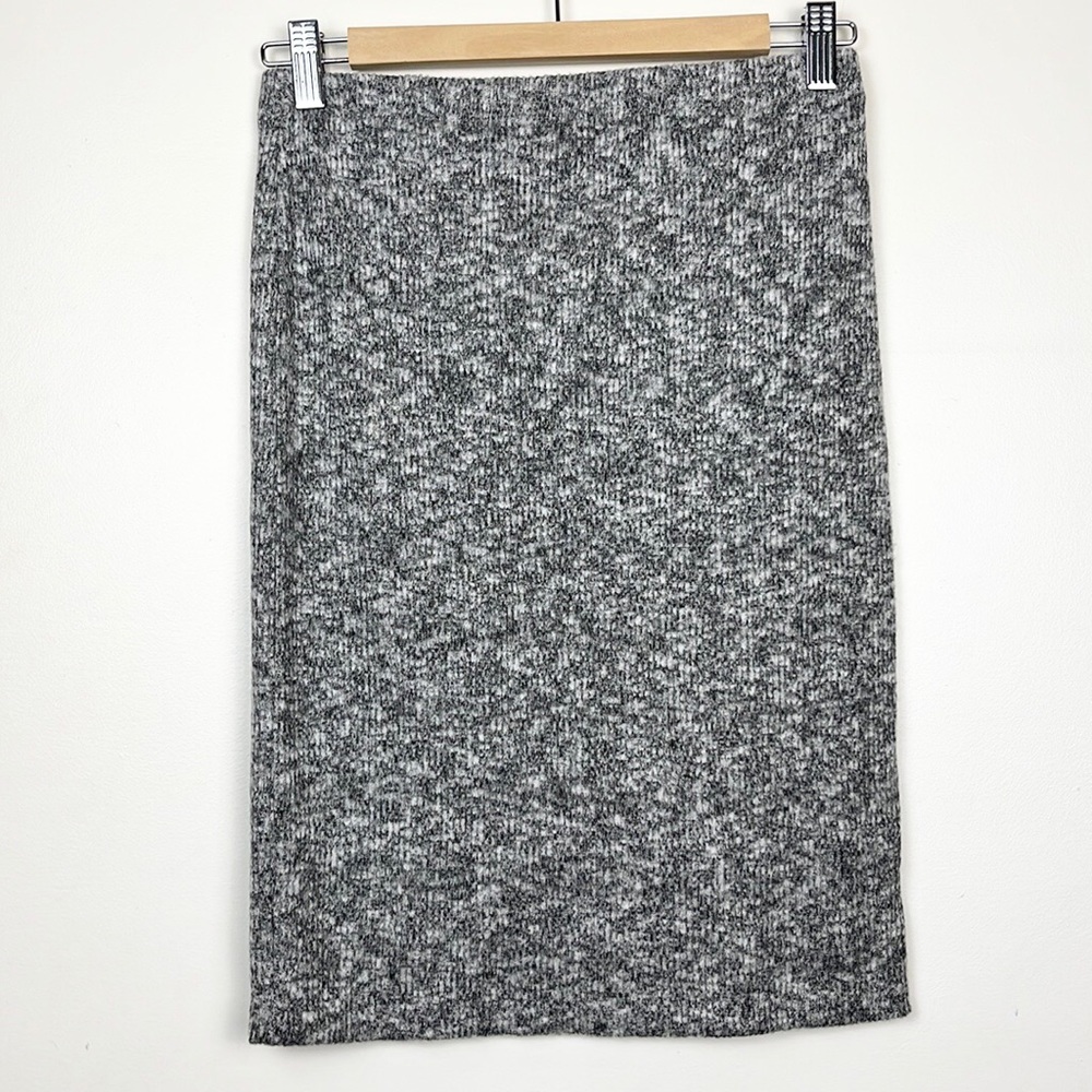 EXPRESS Ribbed Soft Stretchy Skirt - Picture 5 of 9